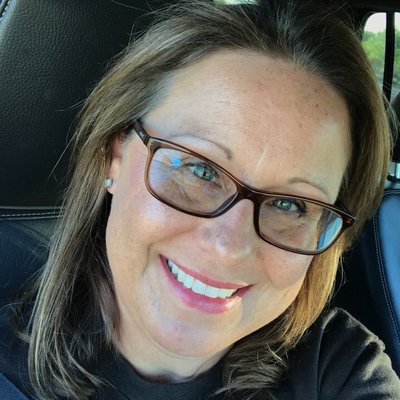 Profile Picture of 𝙆𝙚𝙡𝙡𝙞 𝙒𝙞𝙡𝙡𝙞𝙖𝙢𝙨 (@kelliw1970) on Twitter