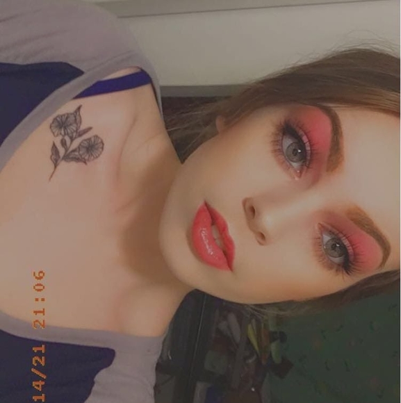 Profile Picture of Cassie Hallett (@cassiehallett) on Poshmark