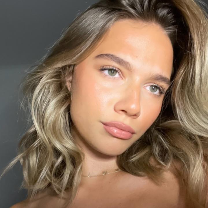 Profile Picture of Amy Beckwith (@amybeckwith_) on Tiktok