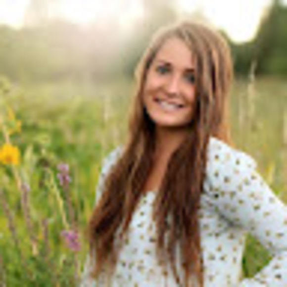 Profile Picture of Abby Hanmann (@abbyhanmann15) on Poshmark