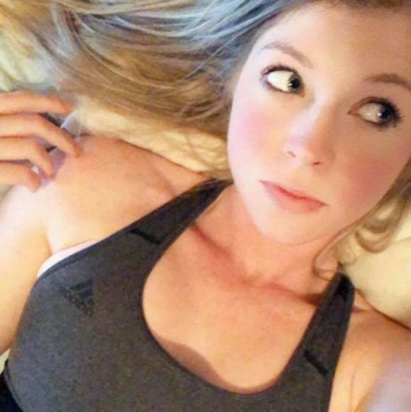 Profile Picture of Ariel Parsons (@arreyelle192) on Poshmark