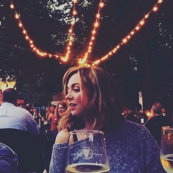 Profile Picture of Abigail Conway (@modechaud) on Poshmark