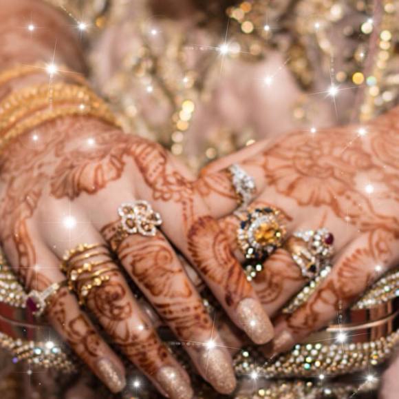 Profile Picture of Amna Saeed (@libraaymi) on Poshmark