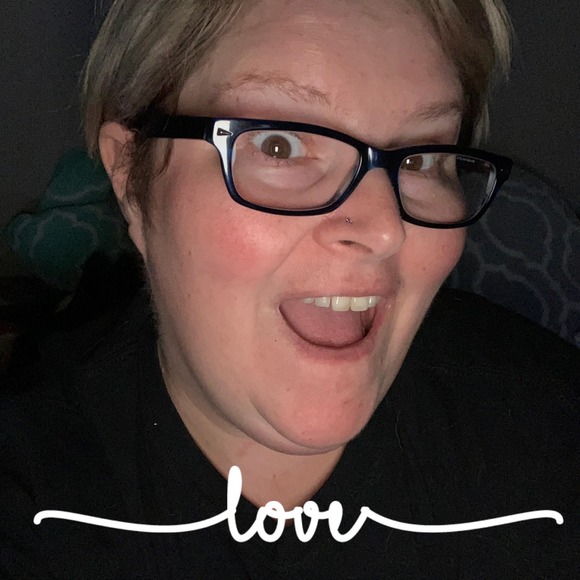 Profile Picture of Renee Reynolds (@wenre1977) on Poshmark