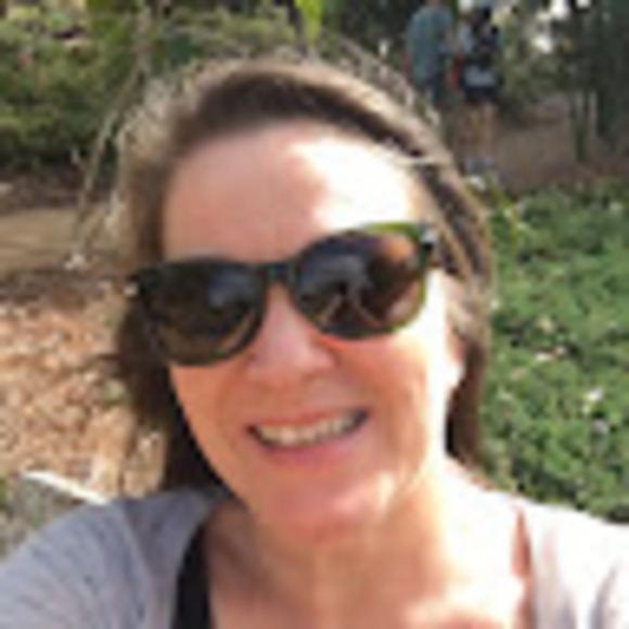 Profile Picture of Chaundra Berghoefer (@cberghoefer) on Poshmark