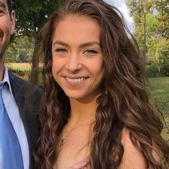 Profile Picture of Jamie Granskie (@jamie_granskie) on Poshmark