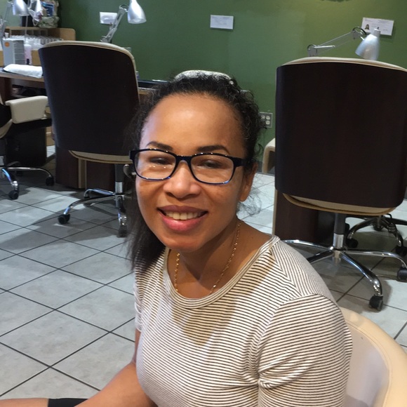 Profile Picture of Be Nguyen (@bandq) on Poshmark