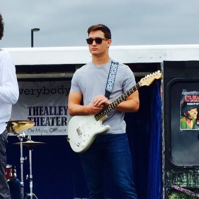 Profile Picture of Blake Robbins (@Brobbins_51) on Twitter