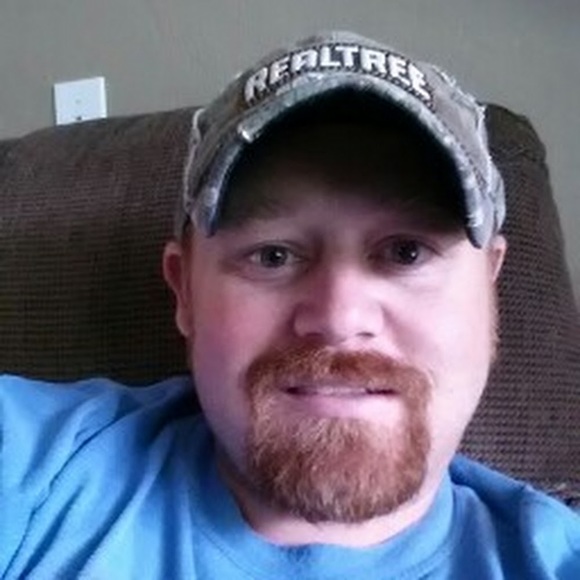Profile Picture of Joshua Putney (@joshuaputney) on Poshmark