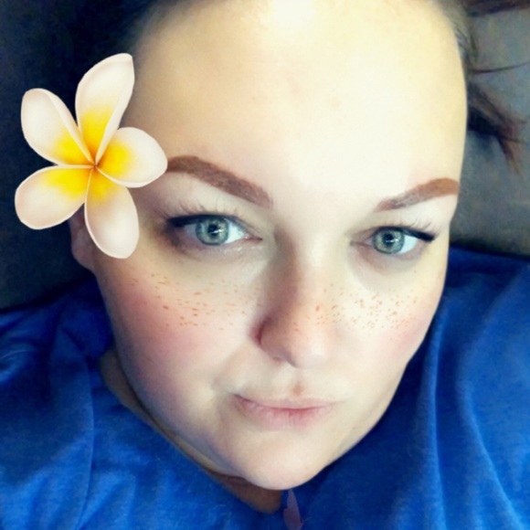 Profile Picture of Kim Aber (@kimaber) on Poshmark