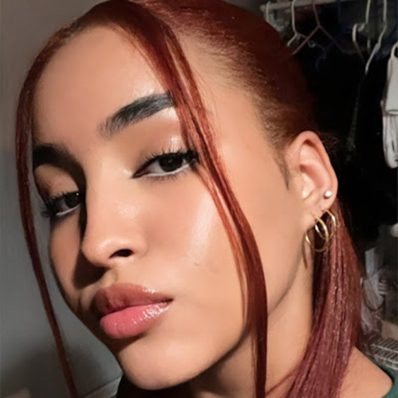 Profile Picture of Mariely Jimenez (@marielyjimen221) on Poshmark