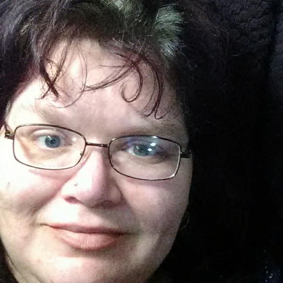Profile Picture of Dawn Doerwald (@dawnhosie) on Poshmark