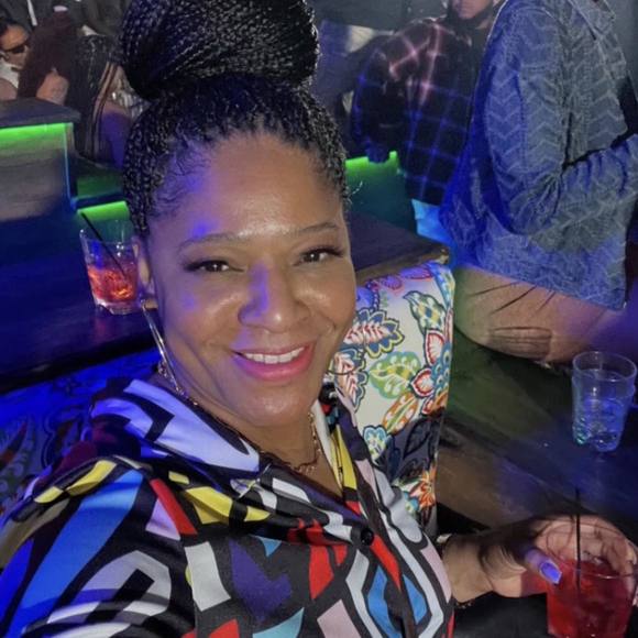 Caryla Carr-moore - Poshmark Profile Picture of Caryla Carr-moore (@cememoe1) on Poshmark