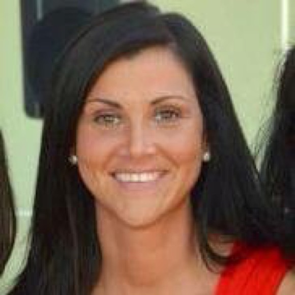 Profile Picture of Dina Spiropoulos (@dinaspirop2) on Poshmark