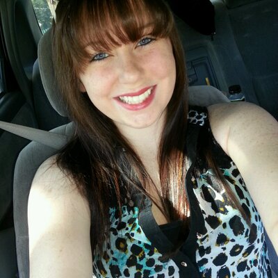 Profile Picture of Victoria Blum (@Vicasaurus_Rex) on Twitter