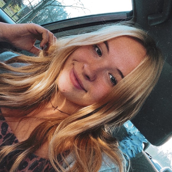 Profile Picture of Natalie Adermann (@natalieadermann) on Poshmark