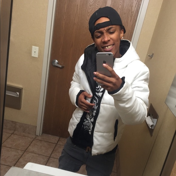 Profile Picture of Larrion Brack (@larrionbrack) on Poshmark