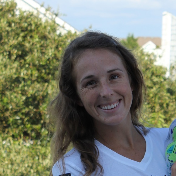 Profile Picture of Lindy Schwallie (@lindys682) on Poshmark