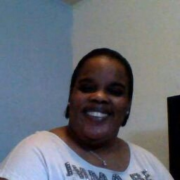 Profile Picture of Dumay Nerlande (@dumay_nerlande) on Poshmark