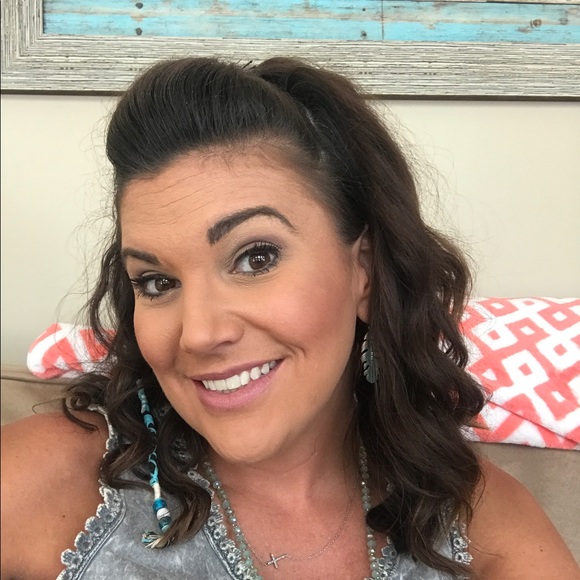 Profile Picture of Micah Knight (@micahgail) on Poshmark