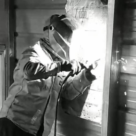 Profile Picture of Ivan Salazar (@nachitomachin09) on Poshmark