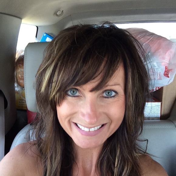 Profile Picture of Sharon Soeby (@sharonsoeby) on Poshmark