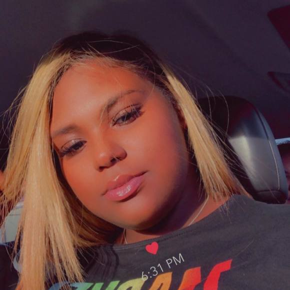 Profile Picture of Kiara Roberts (@kiaraaar) on Poshmark