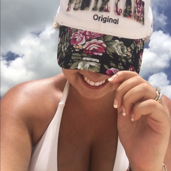 Profile Picture of Lauren Bryce (@laurenbryce) on Poshmark