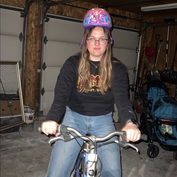 Mckenna Hennager - Poshmark Profile Picture of Mckenna Hennager (@mckennahennager) on Poshmark