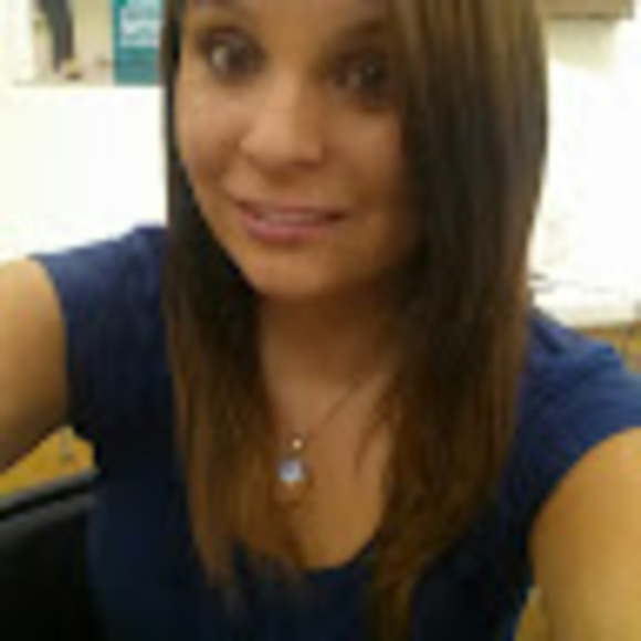Profile Picture of Alexus Martak (@alexusmartak) on Poshmark