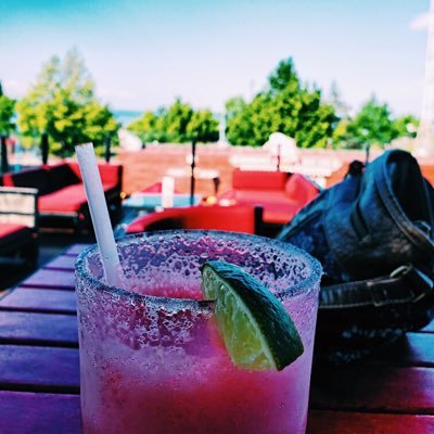Profile Picture of Jade Larsen (@jadelarsen9) on Twitter