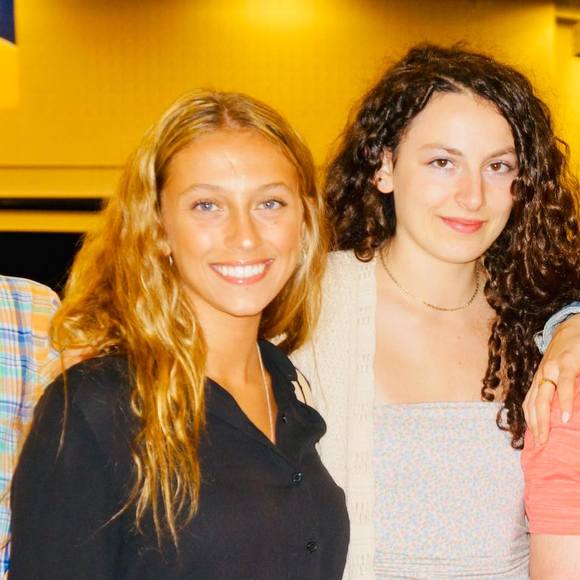 Ava Benasutti - Poshmark Profile Picture of Ava Benasutti (@avabenasutti) on Poshmark