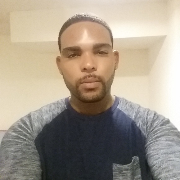 Profile Picture of Phillip Wade (@philwase1988) on Poshmark