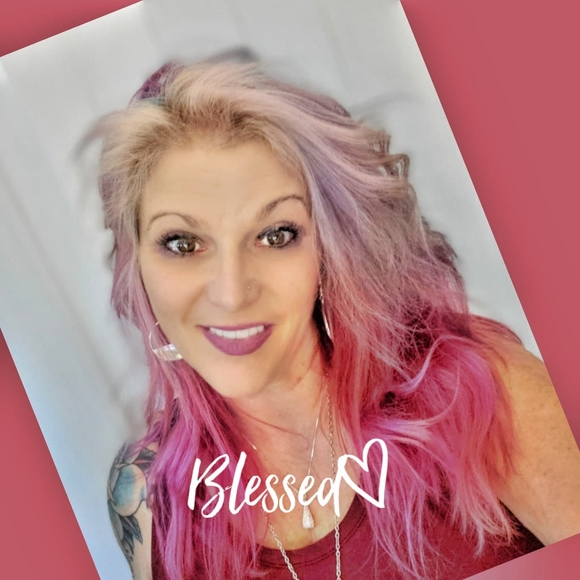 Profile Picture of Bridget Brenza (@bridgetlellis) on Poshmark
