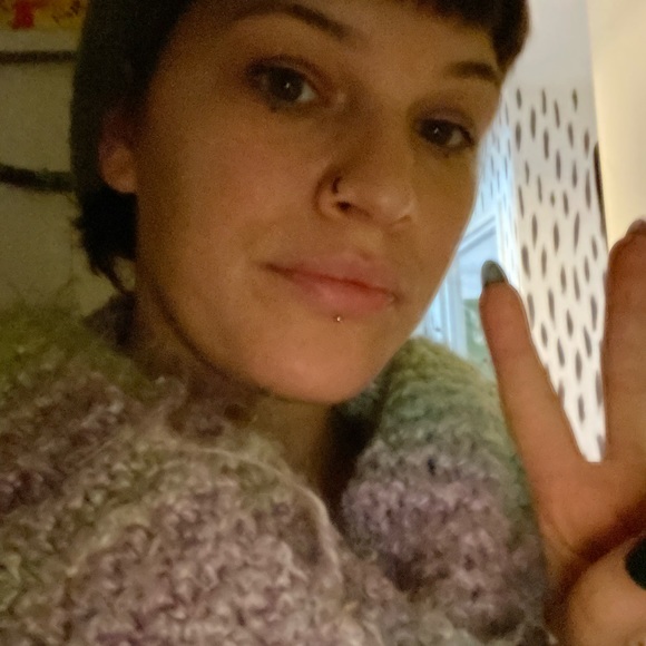 Profile Picture of Alaina Albertson (@thumbalaina) on Poshmark