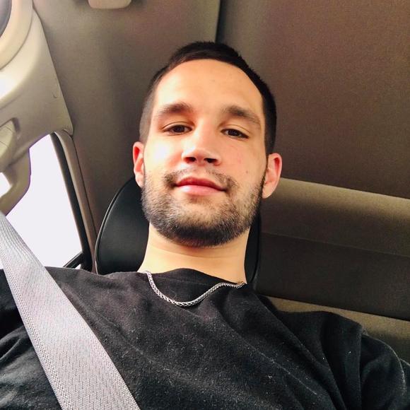 Profile Picture of Dillon Wise (@dillon33) on Poshmark