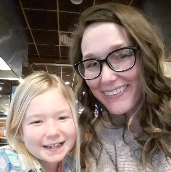 Profile Picture of Alecia Helms (@alh829) on Poshmark