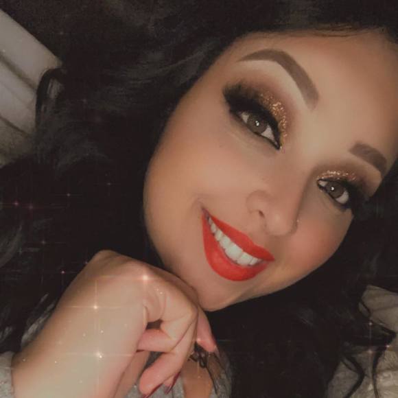 Profile Picture of Zeina Yazouri (@hazelbeauty94) on Poshmark