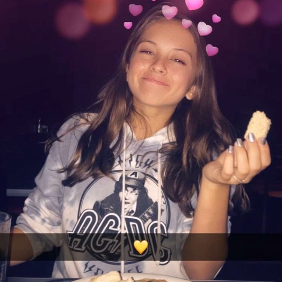 Profile Picture of Kachina Blaser (@kachina_n) on Poshmark