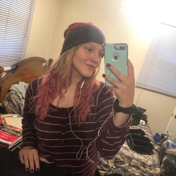 Profile Picture of Lori Boyd (@loriaboyd) on Poshmark
