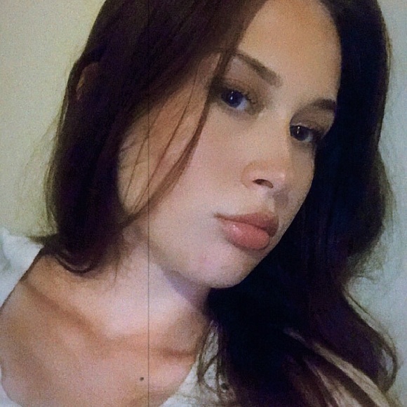 Profile Picture of Jesselyn Warren (@jesselynjhw) on Poshmark