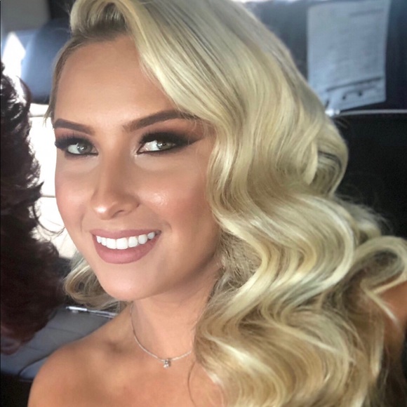 Profile Picture of Victoria Markhaychuk (@vickyx0) on Poshmark
