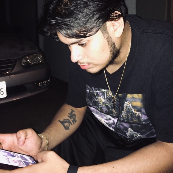 Profile Picture of Rudy Ramirez (@onaperc) on Poshmark