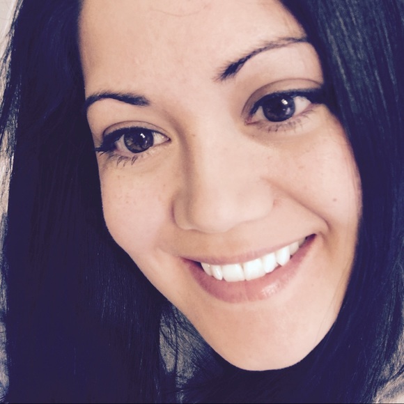Profile Picture of Robin Hudson (@113082rlh) on Poshmark