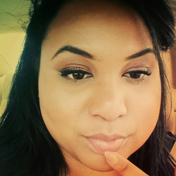 Profile Picture of Nelly Akee (@yummers69) on Poshmark