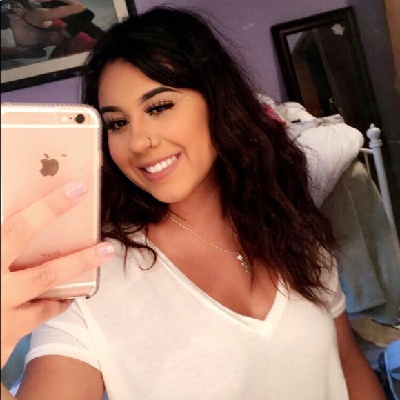 Profile Picture of Iliana Gutierrez (@iliana_lisettee) on Poshmark