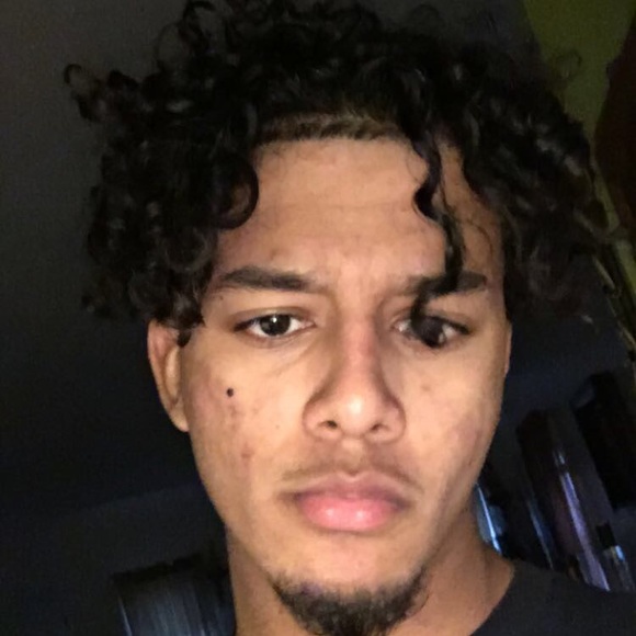 Profile Picture of Julian Morfa (@jmorfa) on Poshmark