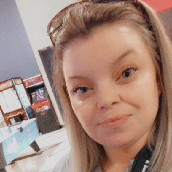 Profile Picture of Abby Hacker (@abby_hacker) on Poshmark