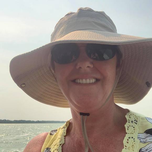 Profile Picture of Angie Bethell (@angiebethell) on Poshmark