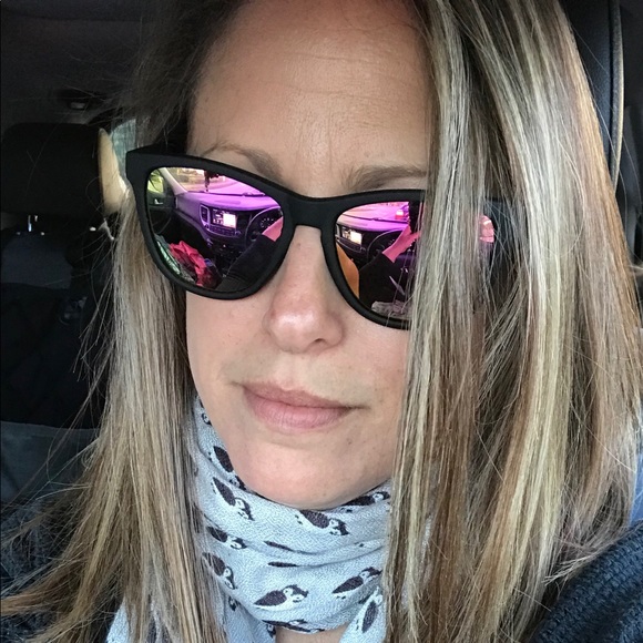 Profile Picture of Randee Ehrlich (@randee528) on Poshmark